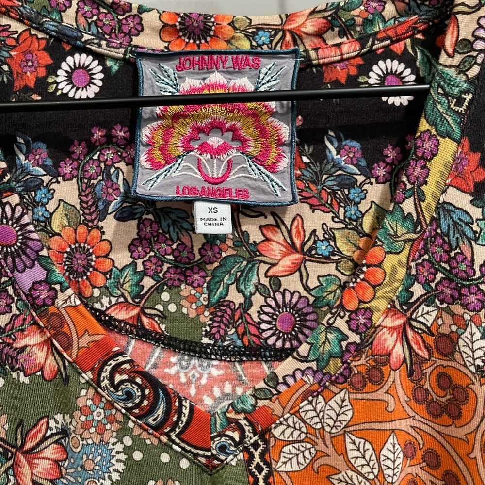 Johnny Was SZ XS Floral Paisley Moa Long Sleeve Swing Tee! - Picture 3 of 10